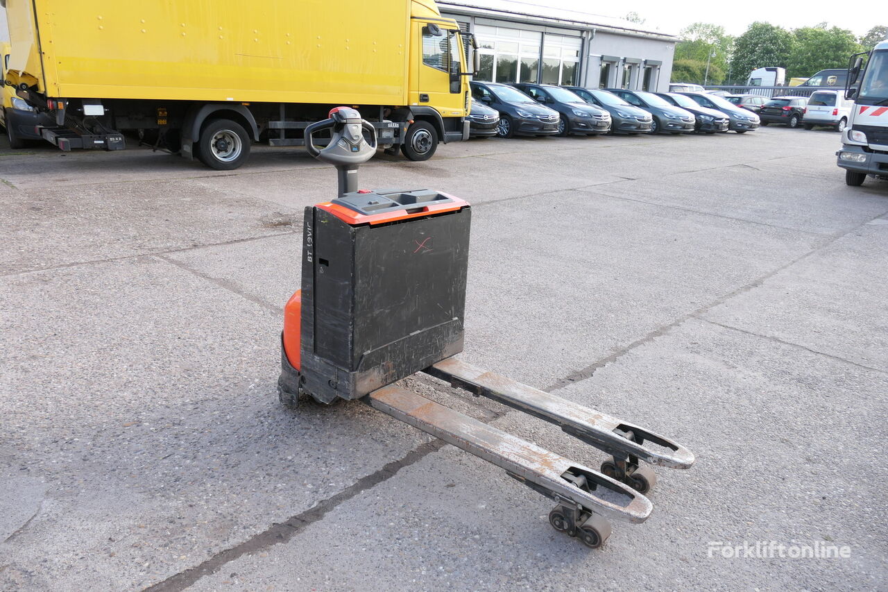 BT LWE 160 electric pallet truck