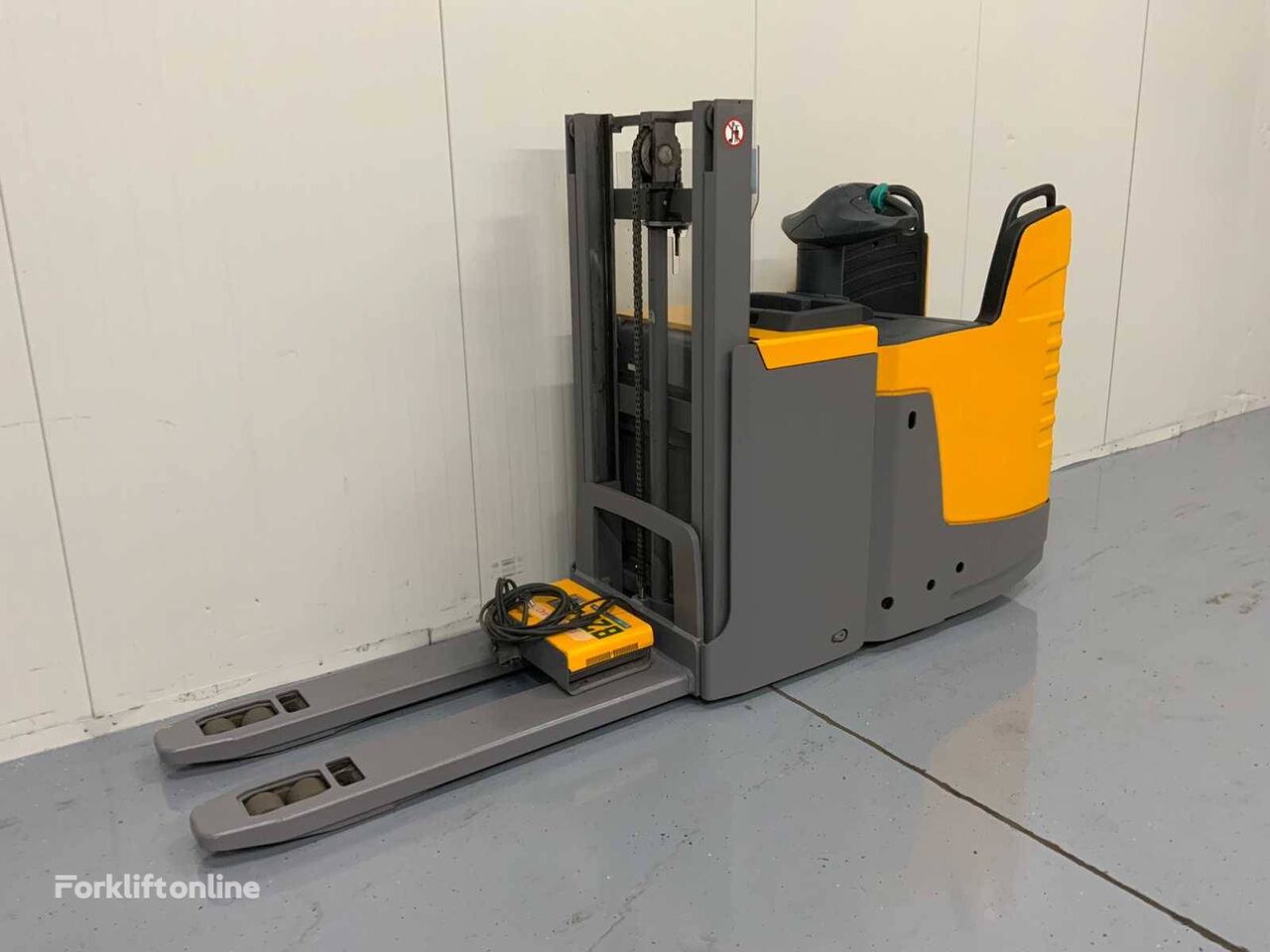 Jungheinrich electric pallet truck