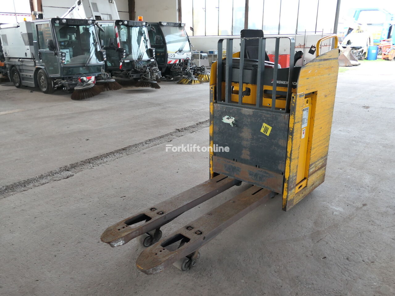 Jungheinrich ESE 220 electric pallet truck