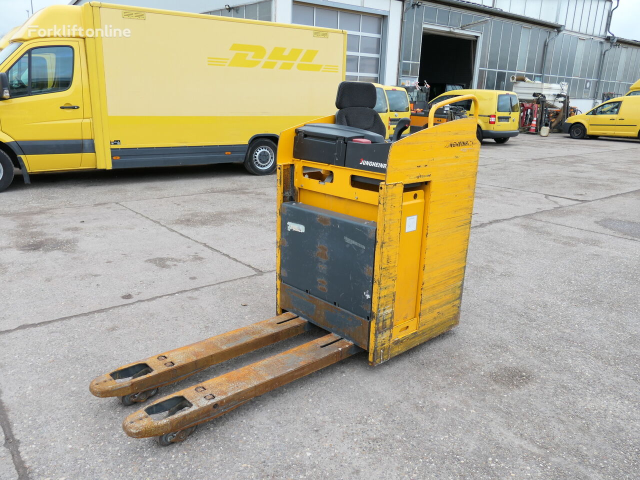 Jungheinrich ESE 220 electric pallet truck