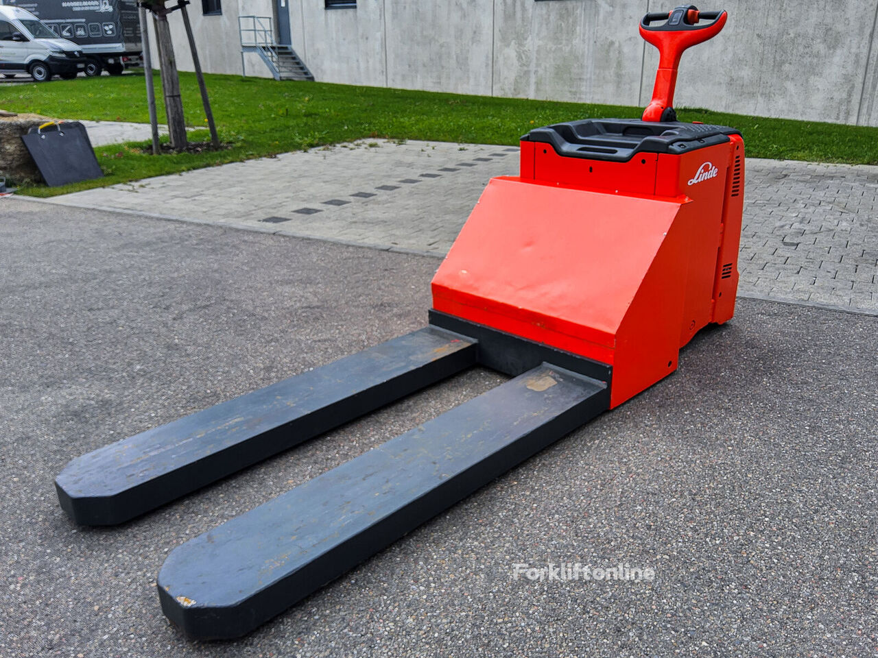 Linde T 30 electric pallet truck