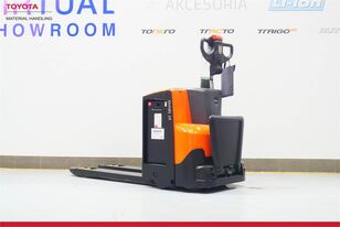 Toyota LWE200 electric pallet truck