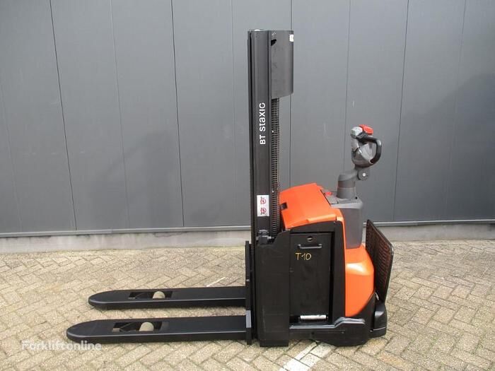 Toyota SWE 120 electric pallet truck