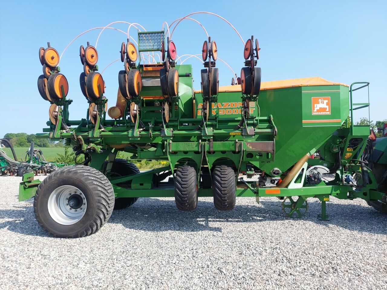 Amazone EDX 9000-T 12 reihig nur 4600ha electric precision seed drill