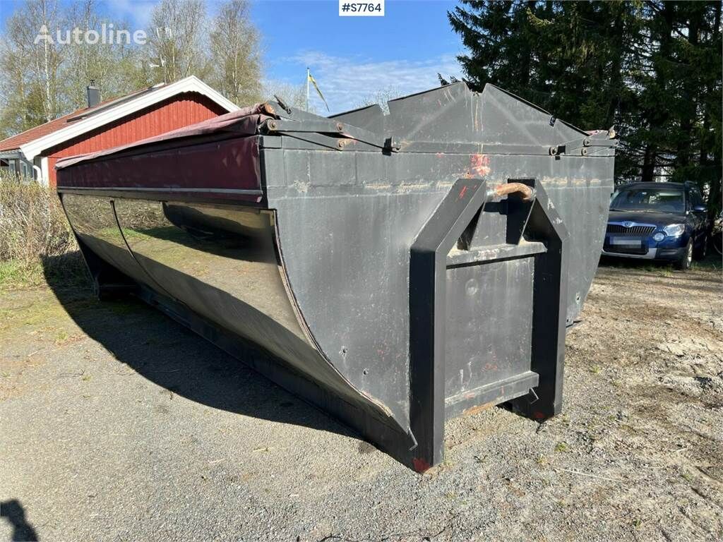 Asphalt bed dump truck body