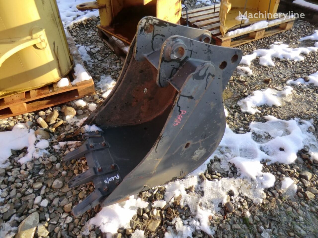 new 60 CM REAR ARM BUCKET WITH TEETH. WEIGHT 170 KG excavator bucket