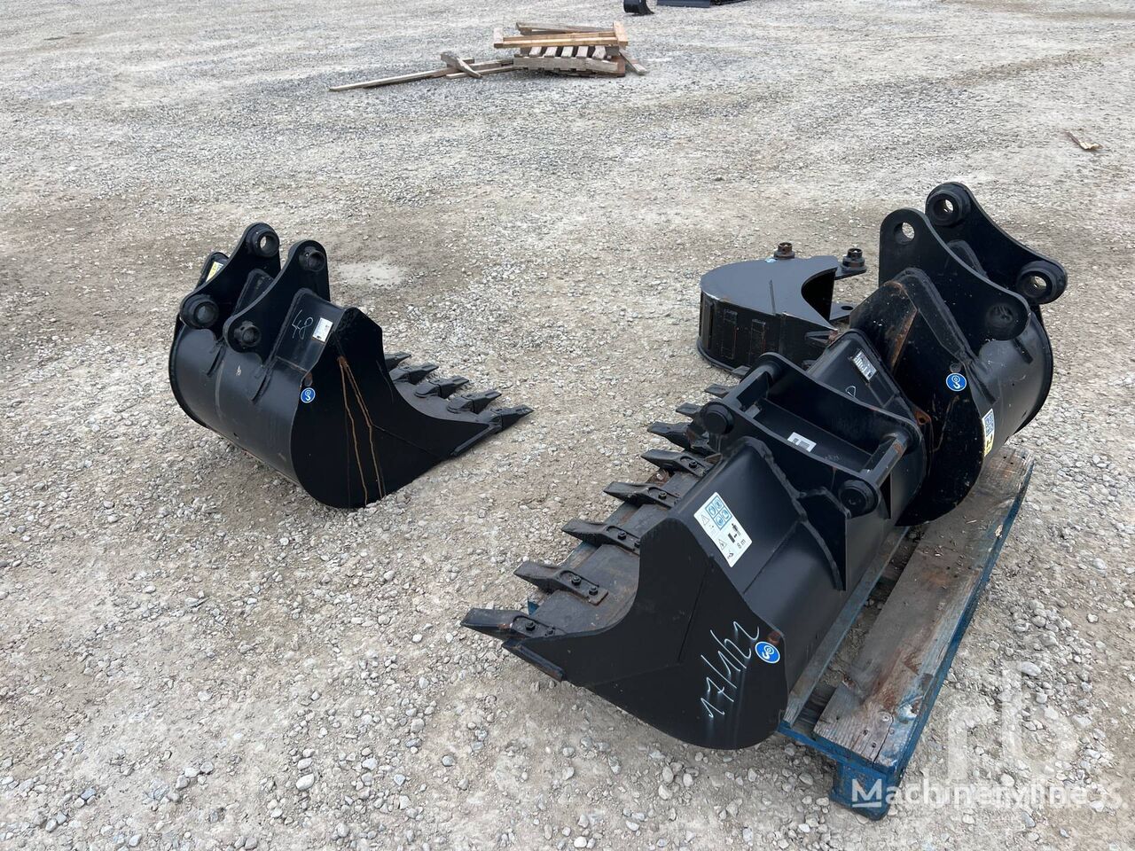 new Cangini Qty of (Unused) excavator bucket