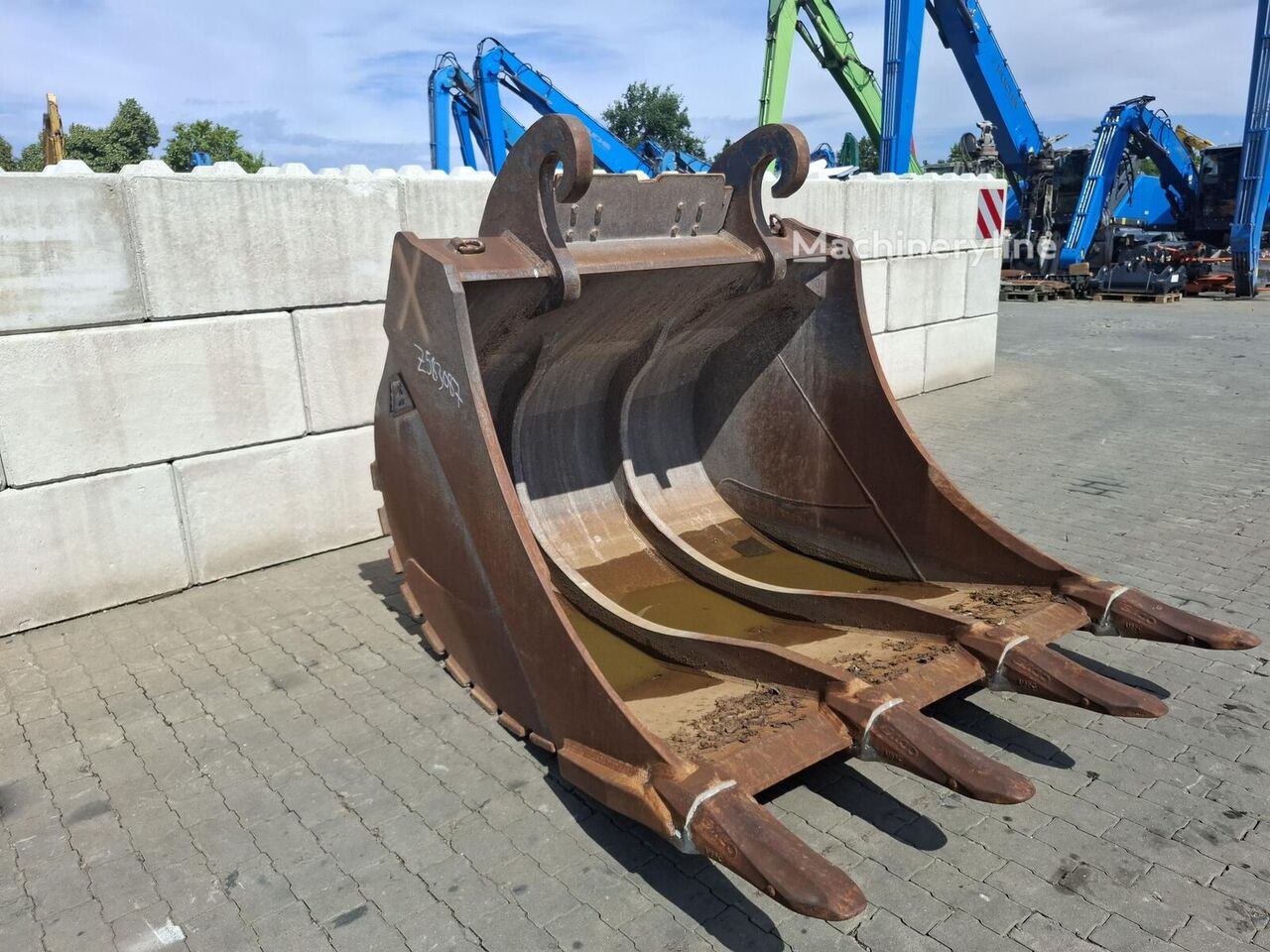 LOC-Matic excavator bucket - Machineryline