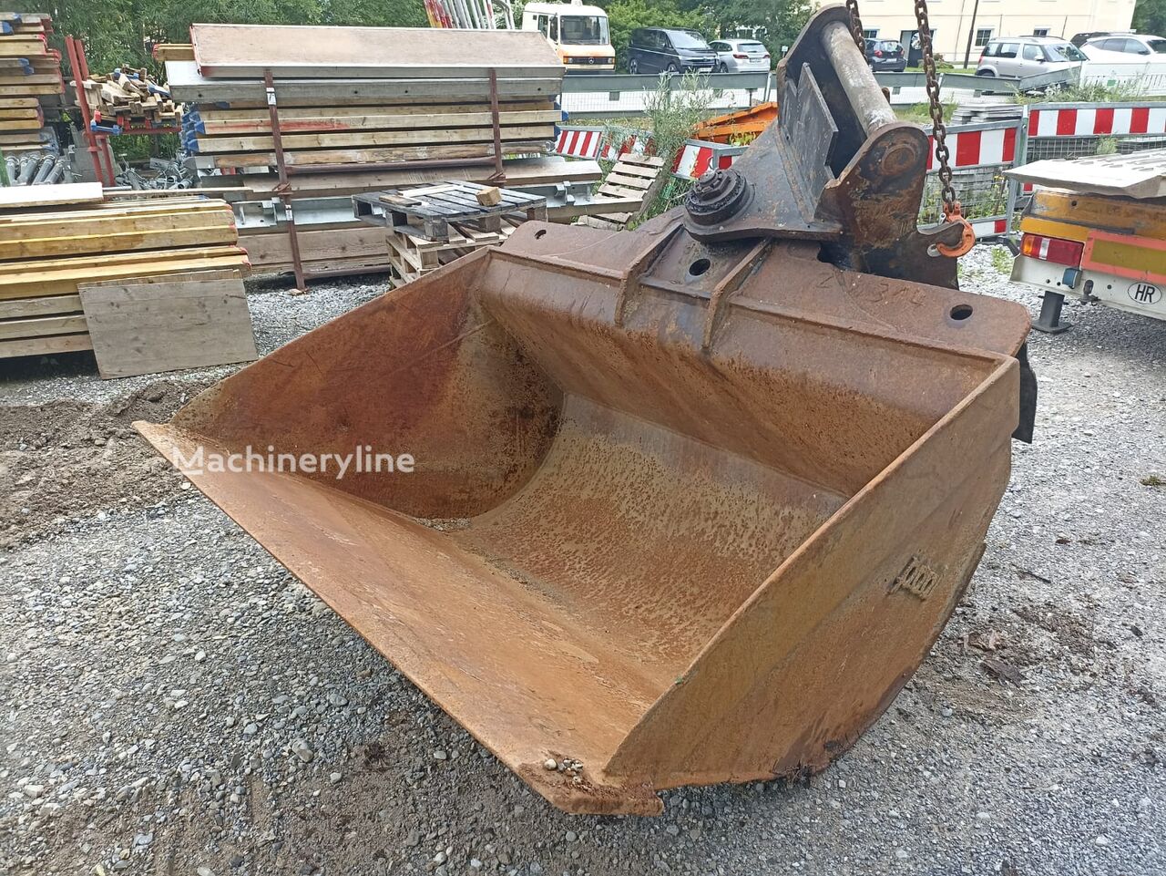 Godet d'excavatrice PAAL Aufnahme Oilquick à vendre | Machineryline CM Godet d'excavatrice PAAL Aufnahme Oilquick - Machineryline