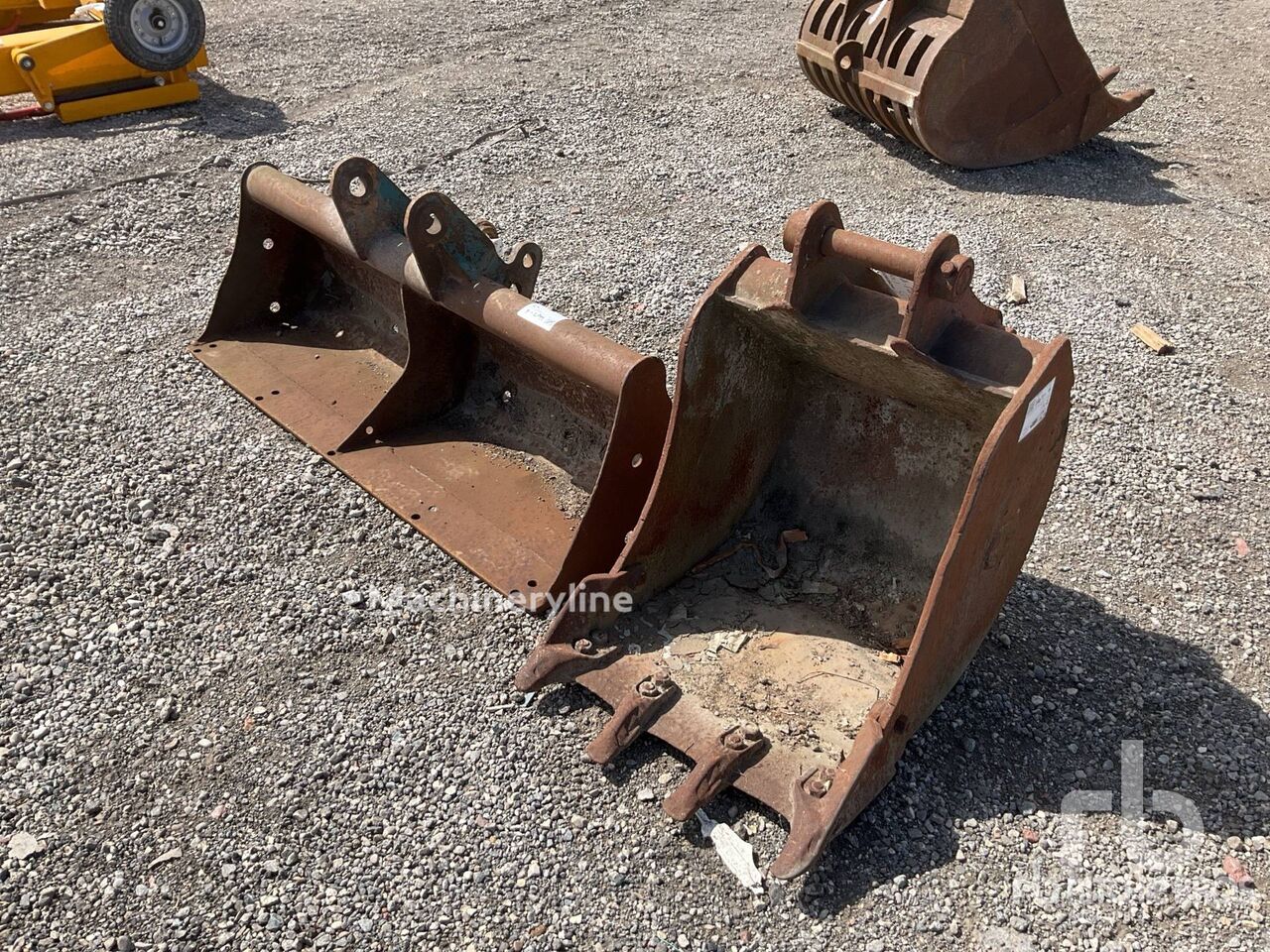 Cupa excavator Quantity of (2) de vânzare | Machineryline MD Cupa excavator Quantity of (2) - Machineryline