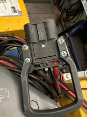 nab&iacute;jačka bat&eacute;ri&iacute; vysokozdvižn&yacute;ch voz&iacute;kov Hawker Lifetech Modular