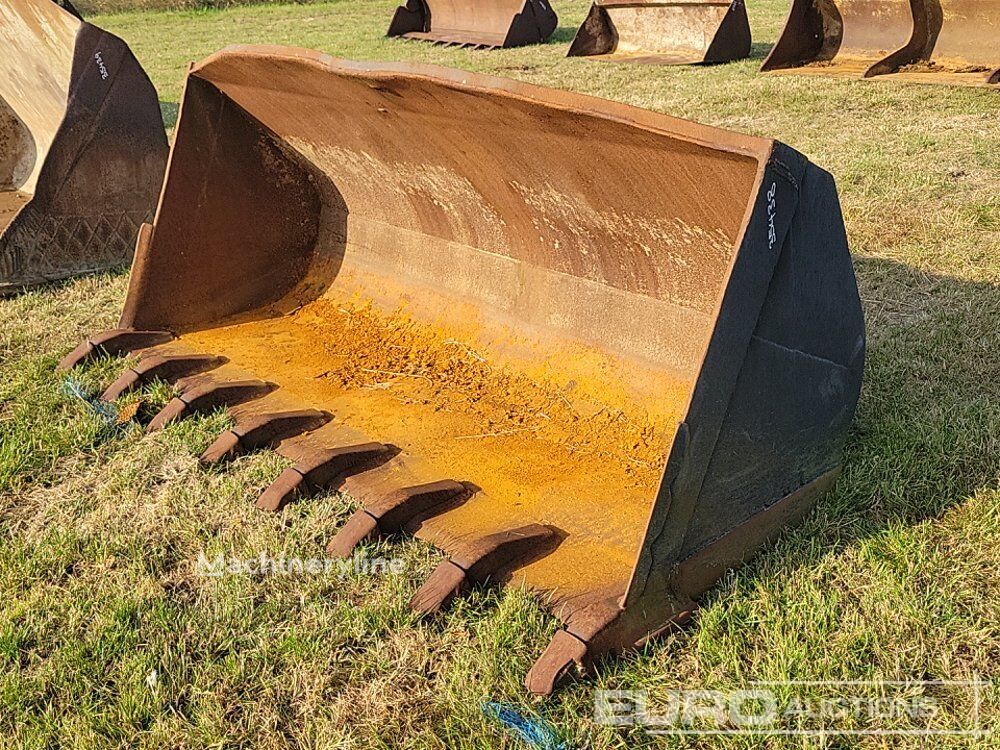 Godet frontal 110" Loading Bucket to suit Wheeled Loader à vendre | Machineryline CM Godet frontal 110" Loading Bucket to suit Wheeled Loader - Machineryline