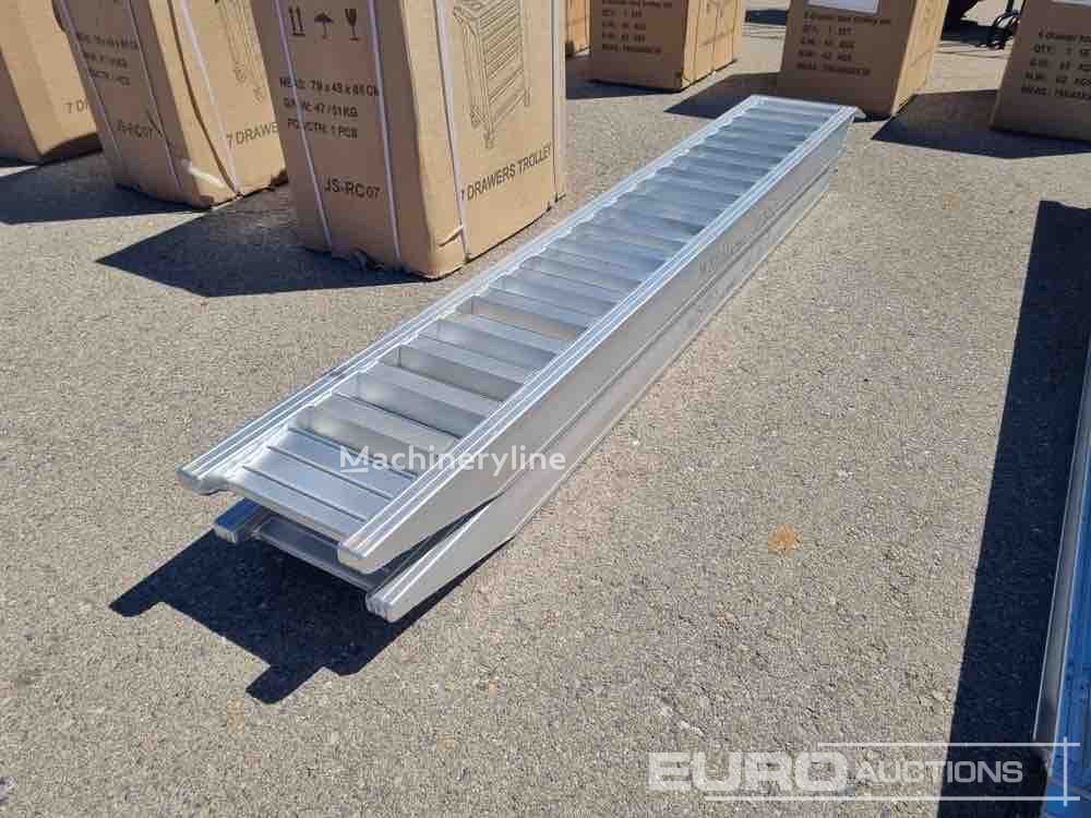 Aluminium Ramp (2 of) (250cm Length, 6Ton Capacity) / Rampas Alu cuchara frontal nueva - Machineryline