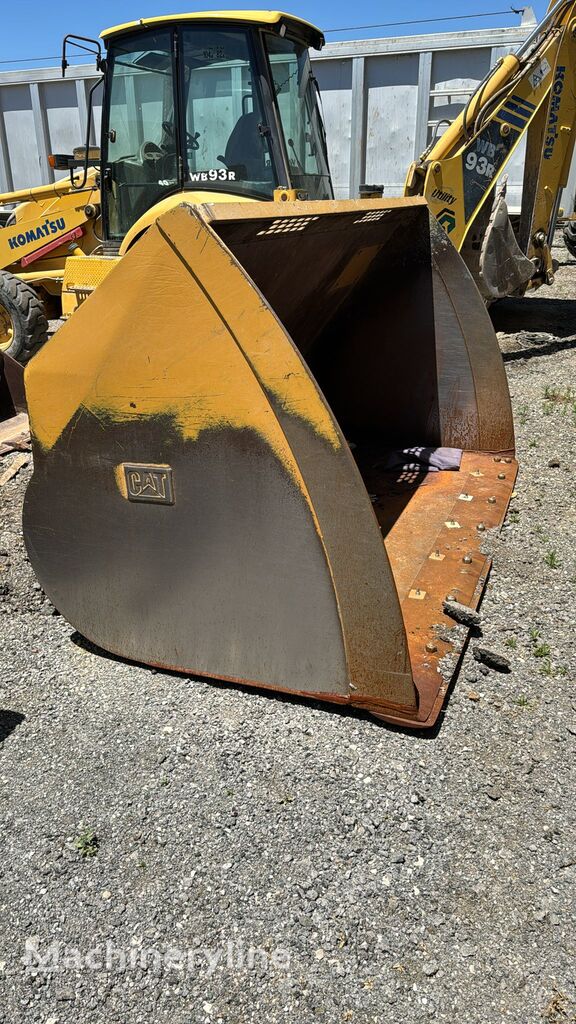 Caterpillar 938 front loader bucket