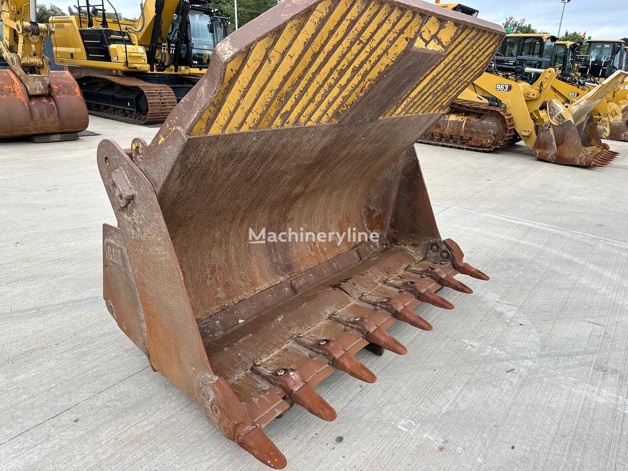 Caterpillar 963K front loader bucket