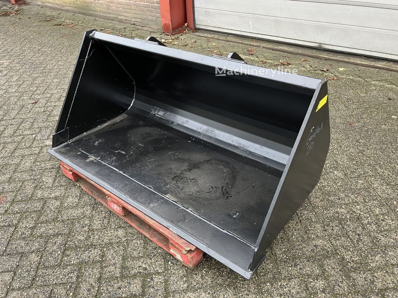 New Giant front loader bucket - Machineryline