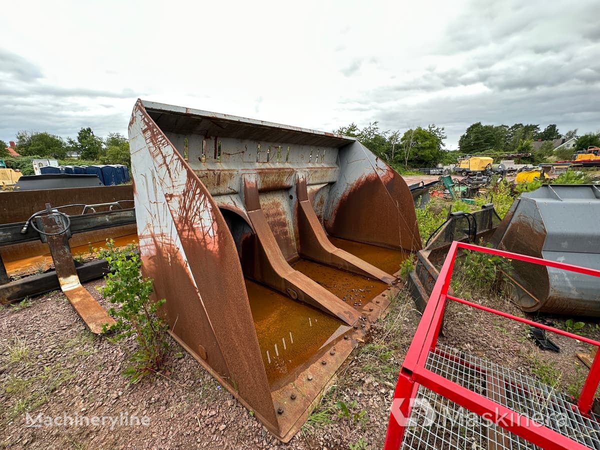 Volvo 82015 front loader bucket