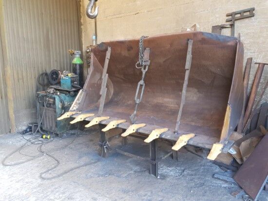 Godet frontal Volvo (PREPARACIÓN / RECONSTRUCCIÓN DE CAZOS) à vendre | Machineryline CA Godet frontal Volvo (PREPARACIÓN / RECONSTRUCCIÓN DE CAZOS) - Machineryline
