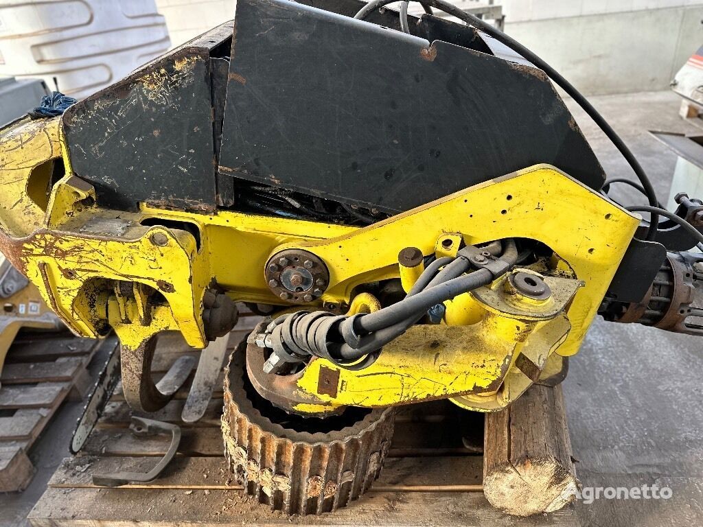 John Deere H 270 harvester head