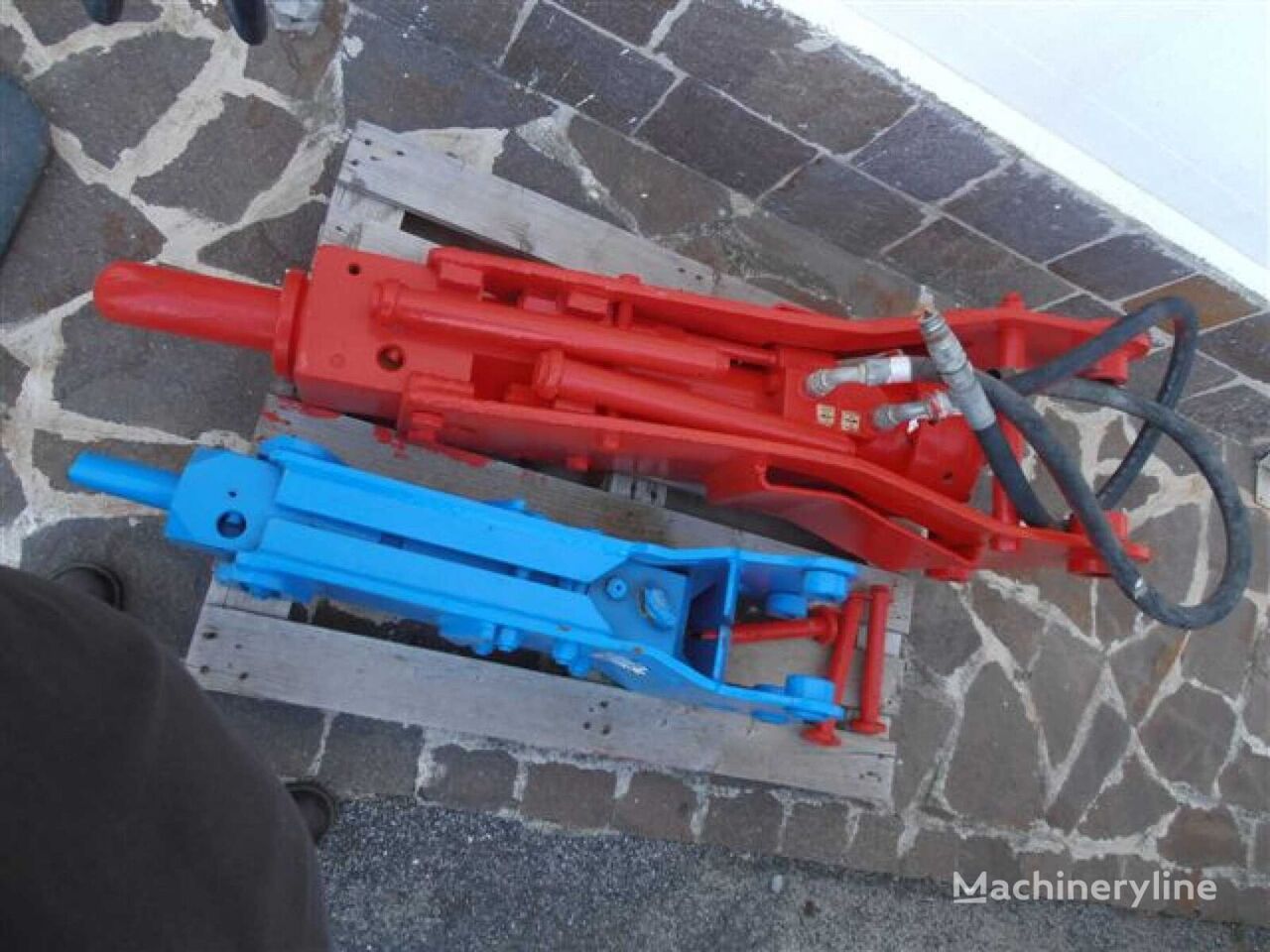 مطرقة هيدروليكية HYDRAULIC HAMMER FOR EXCAVARTOR