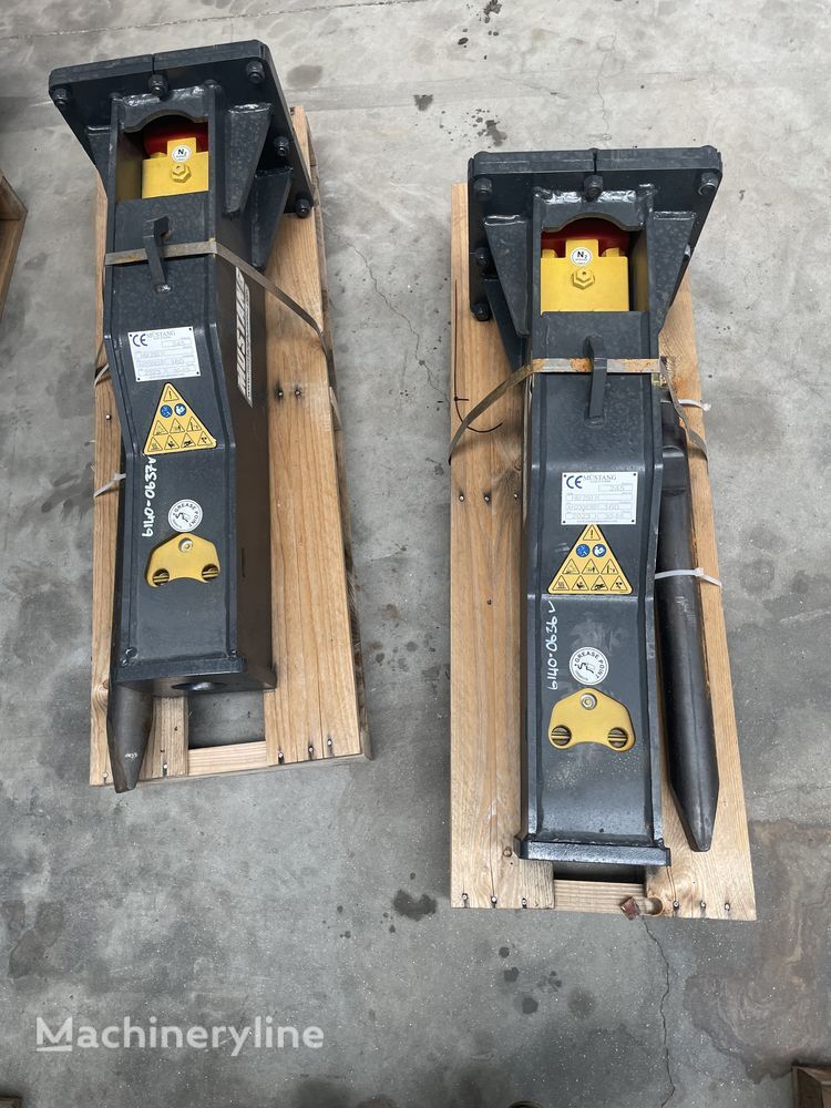 Mustang HM250 hydraulic breaker