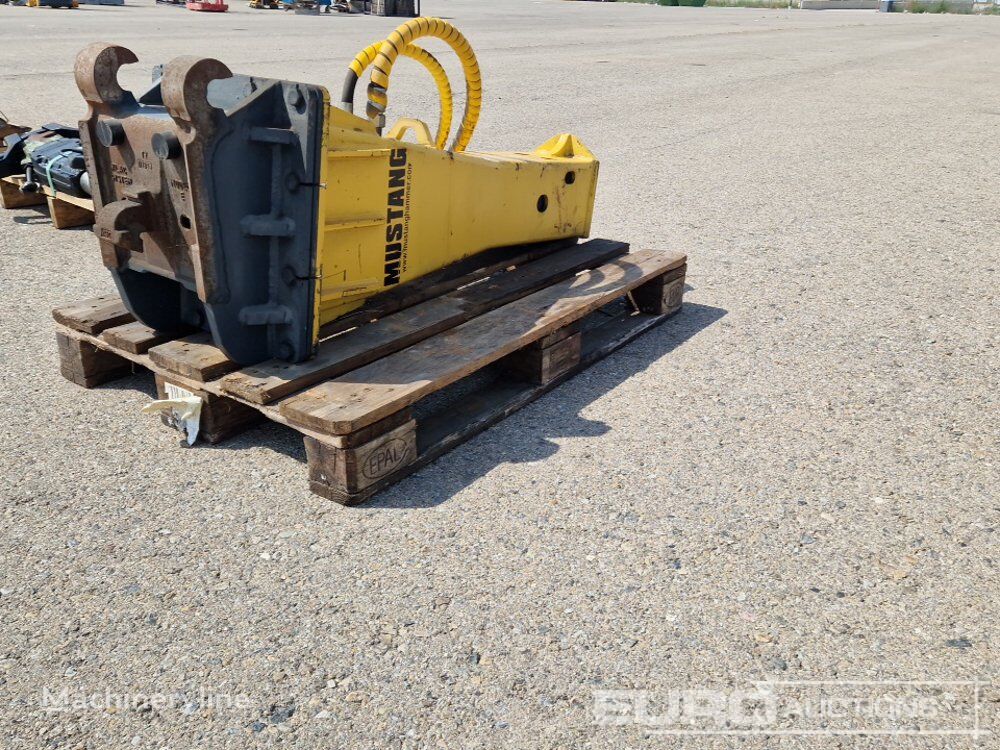 Mustang HM300 hydraulic breaker