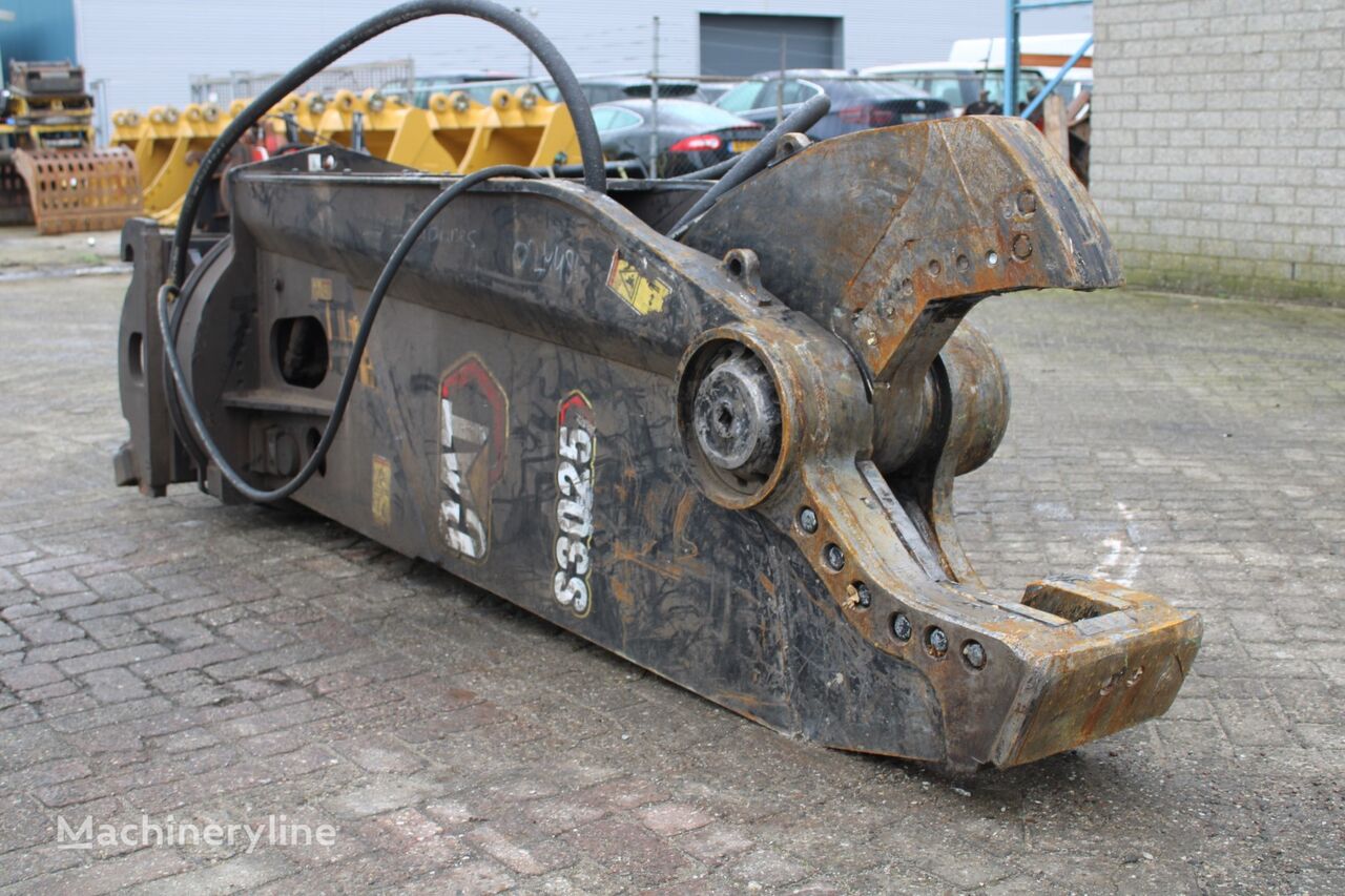 CAT S3025 hydraulic shears