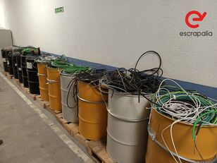 de cable almacenado en bidones + báscula con avería (40 industrijski kabl