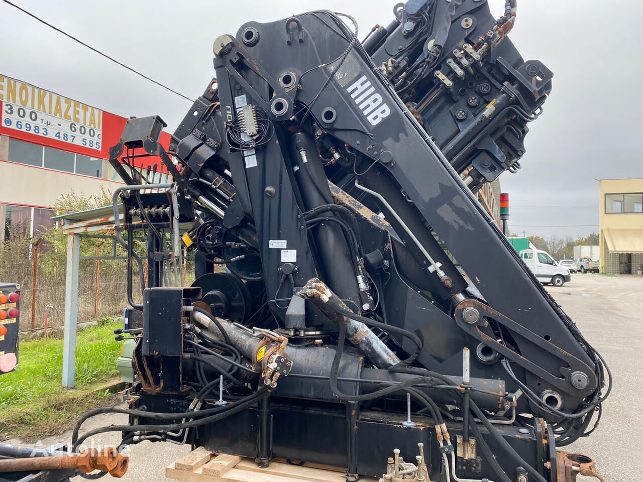 grue auxiliaire de chargement HIAB 122 ES-3 DUO