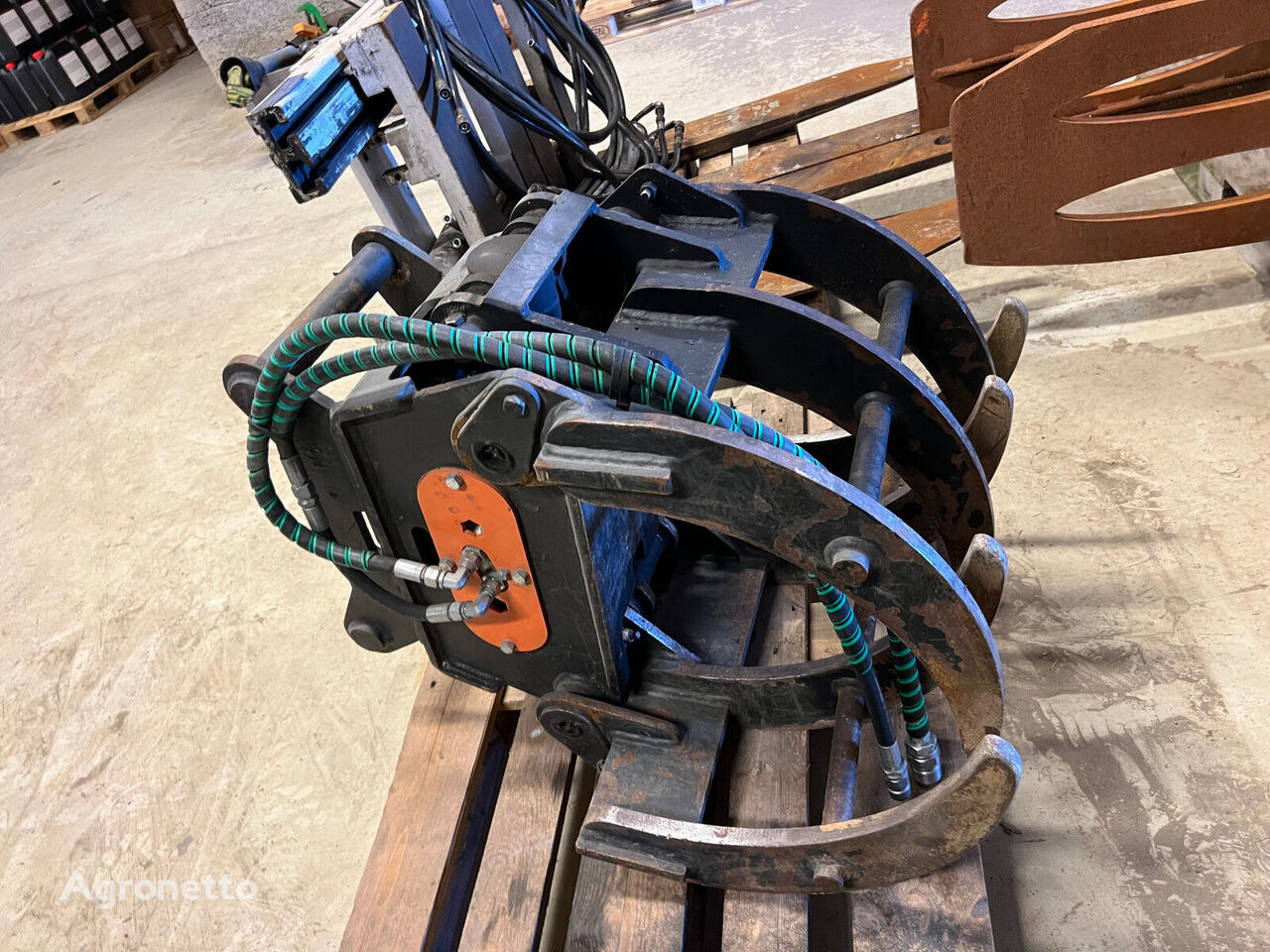 Bucket Warehous S50 log grapple