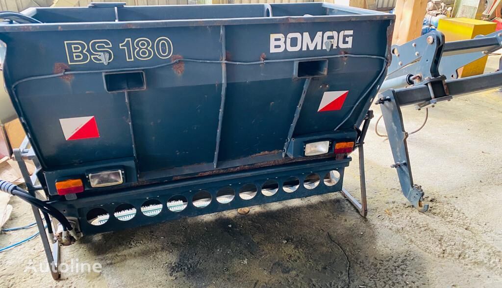 Épandeur de sable porté BOMAG - Autoline