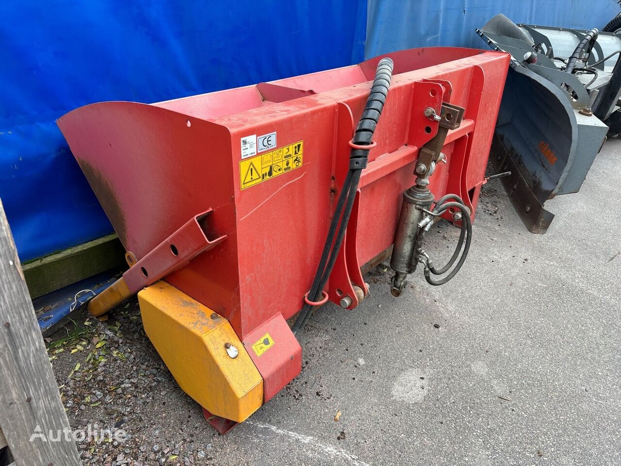 Duun SA800 mounted sand spreader