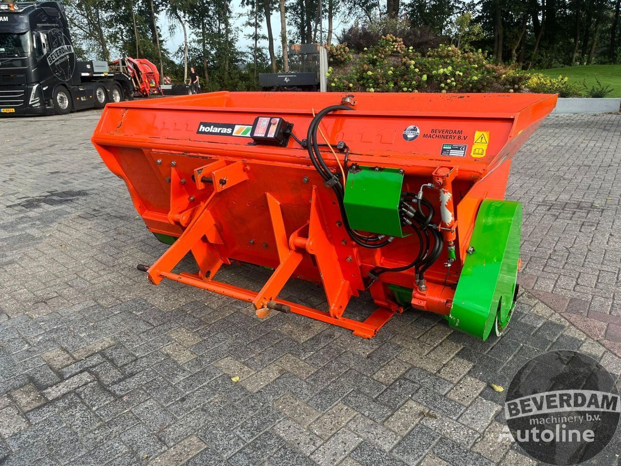 Holaras H-VDC 1200 bietensnijder mounted sand spreader