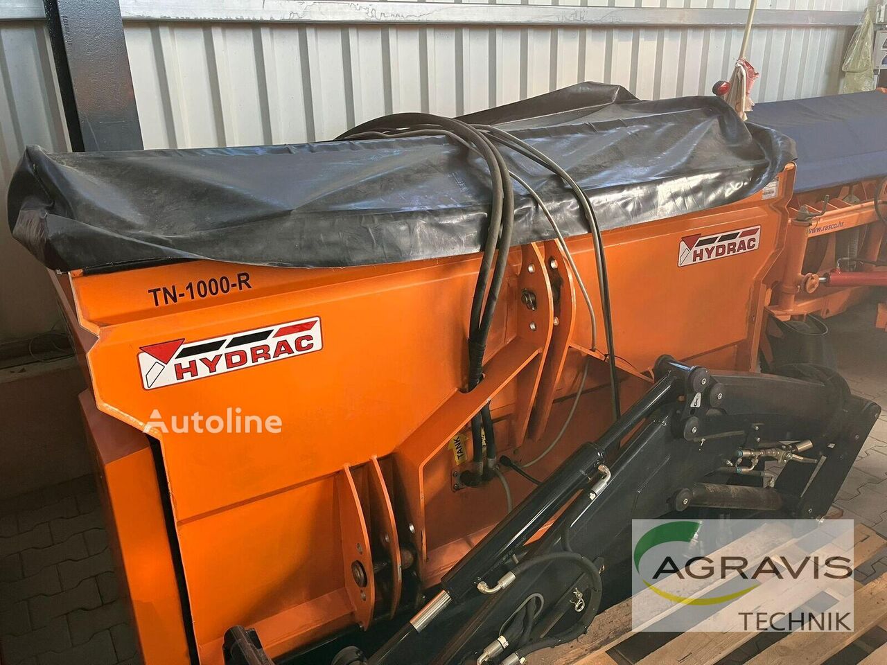 Hydrac mounted sand spreader - Autoline