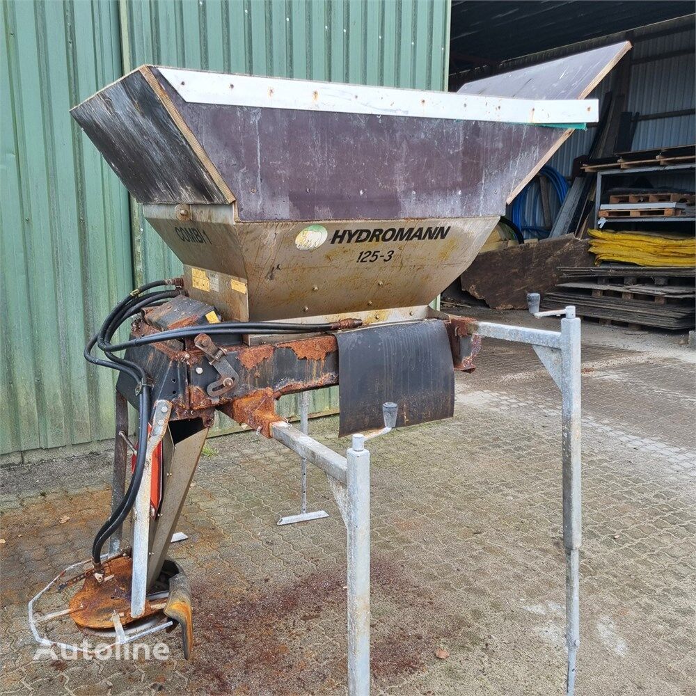 Hydromann Combi 1 mounted sand spreader