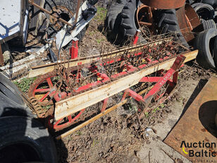 Rake round bale fork