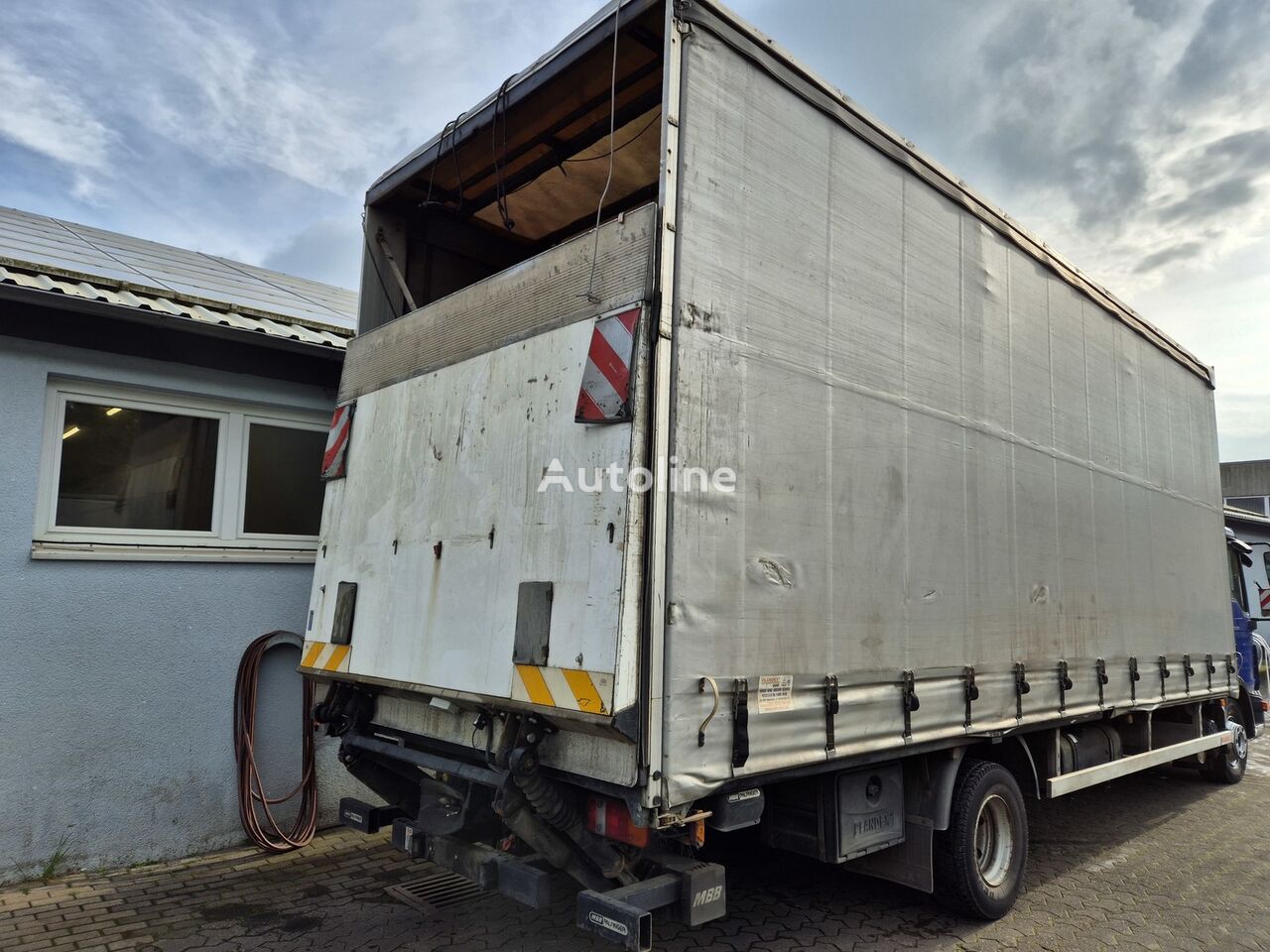 Palfinger MBB 1500 tail lift