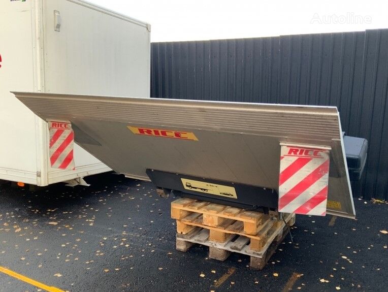 RICC 750kg tail lift