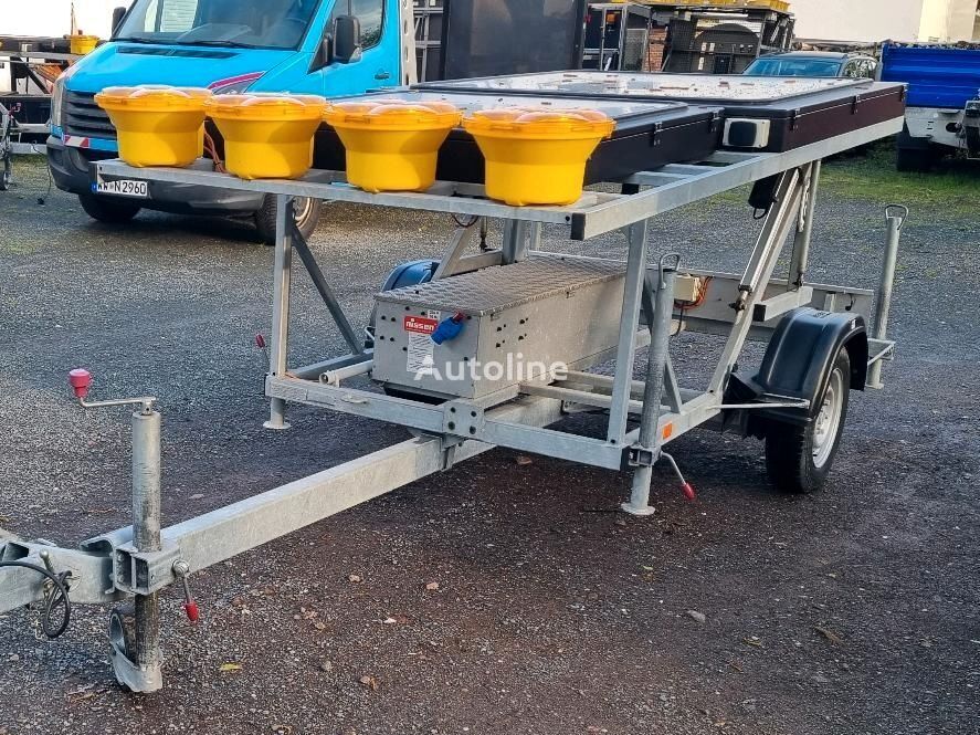 Nissen LED VLT Verkehrsleittafel equipment trailer - Autoline