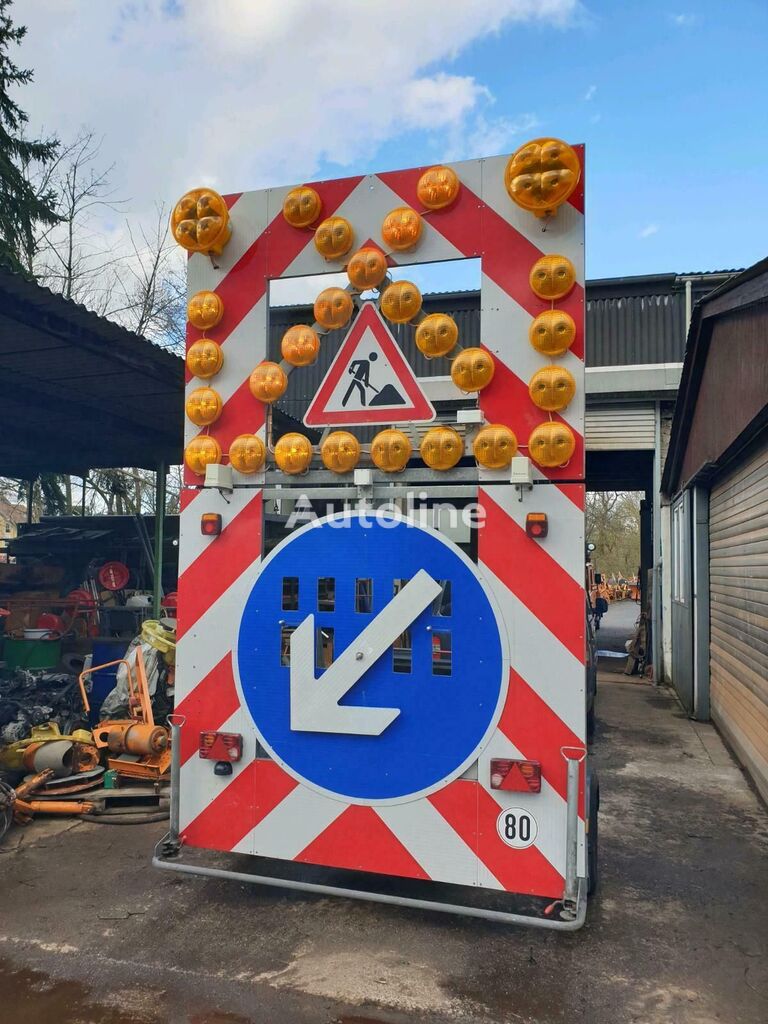 Nissen VZ 616 615 Verkehrsleittafel kuljetustraileri - Autoline