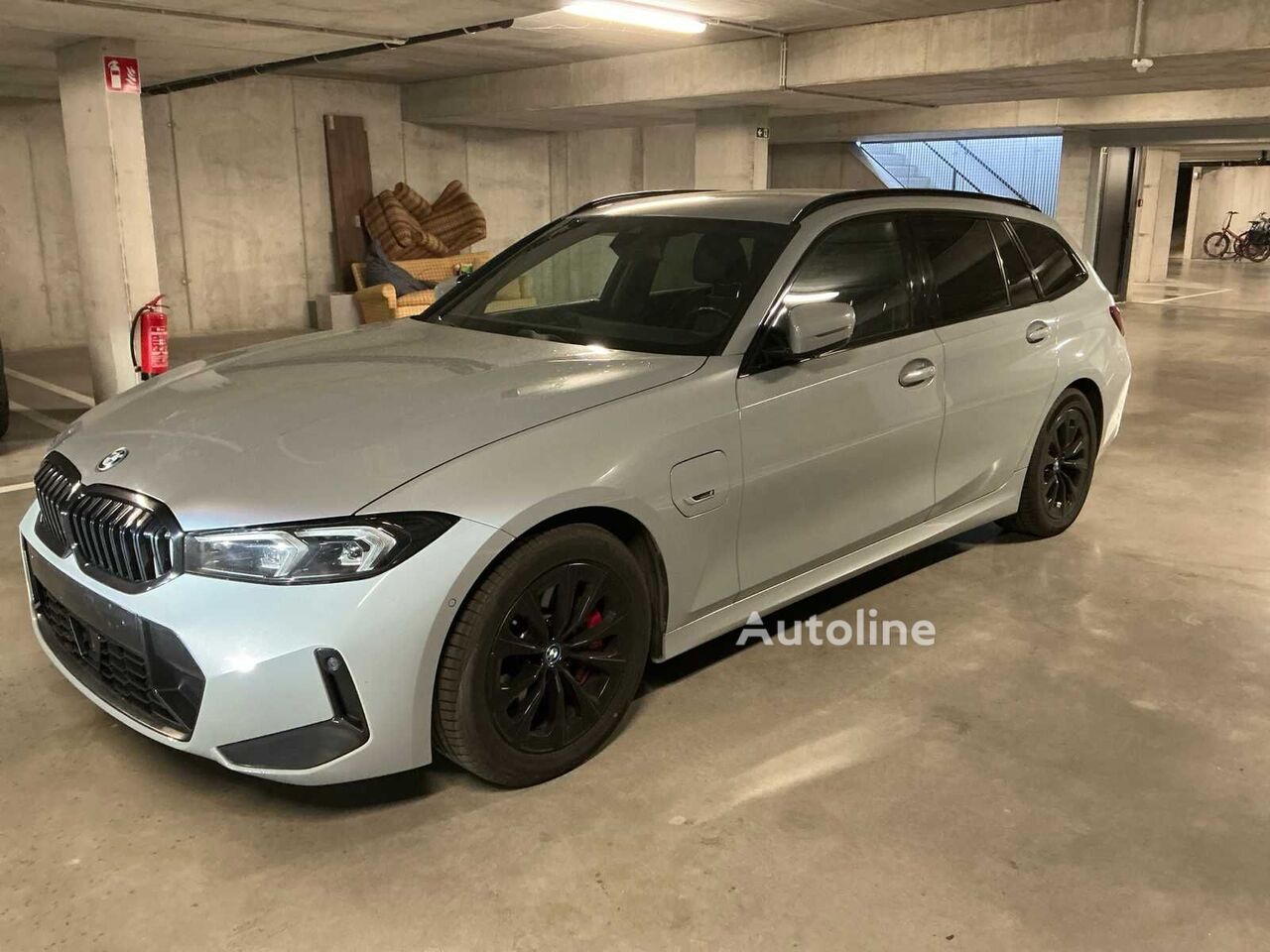 BMW 330e estate car - Autoline