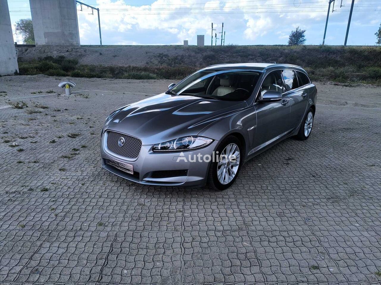 Jaguar XF estate car - Autoline