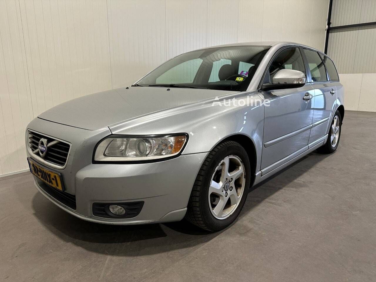 Volvo V50 estate car