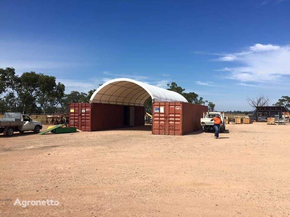 Greenland tent tussen containers hangar de tela