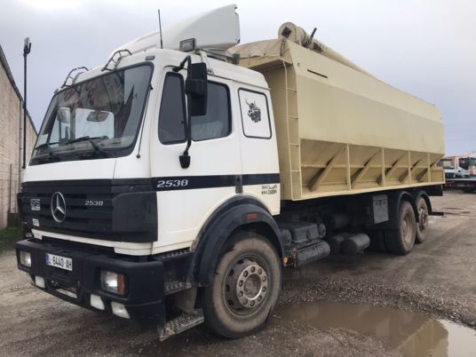 veoauto silo Mercedes-Benz 2538L 6×2