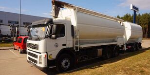 Volvo FM440 feed truck