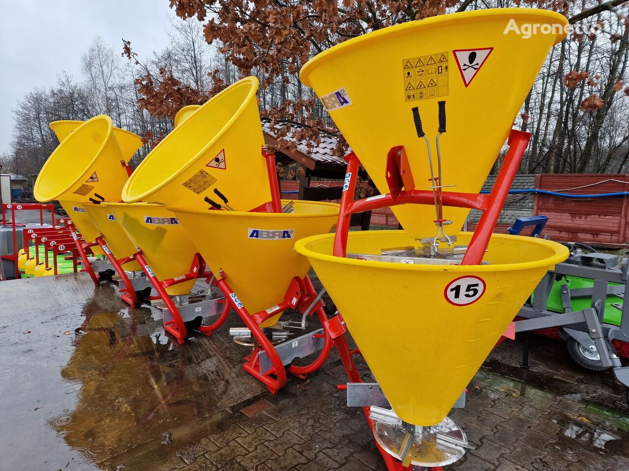 new mounted fertilizer spreader