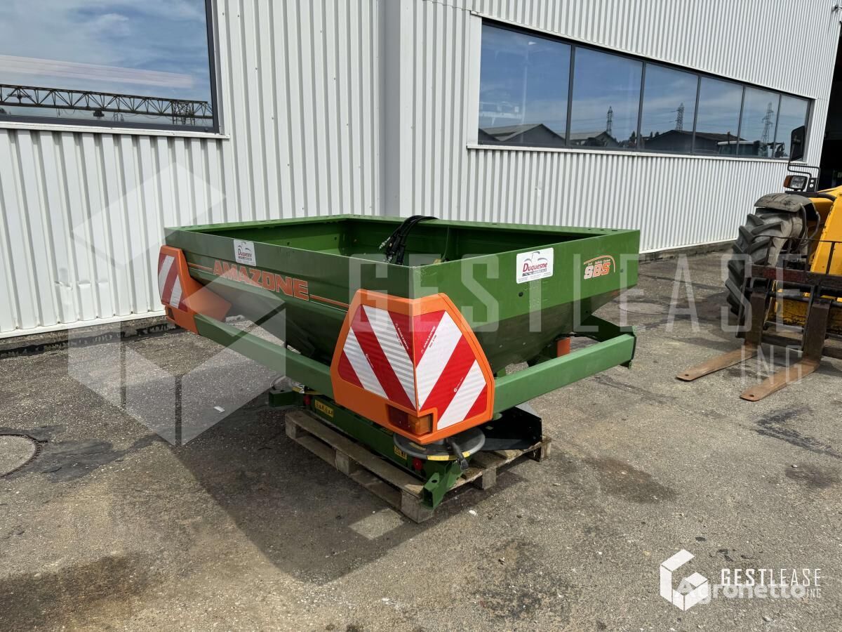 damaged Amazone ZA 6M 1501 mounted fertilizer spreader