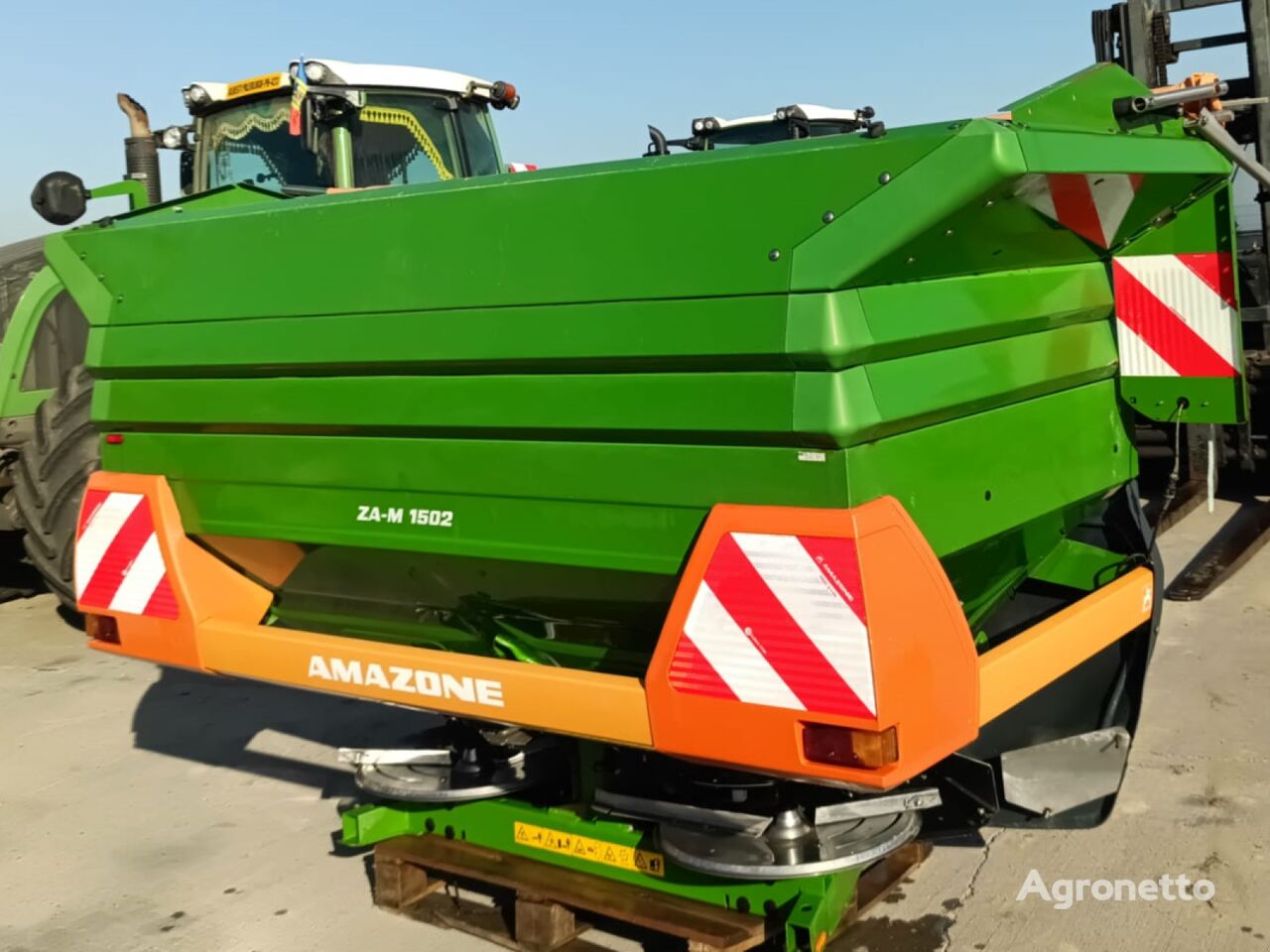 ماكينة توزيع السماد المركبة على الجرارات Amazone ZA-M 1502