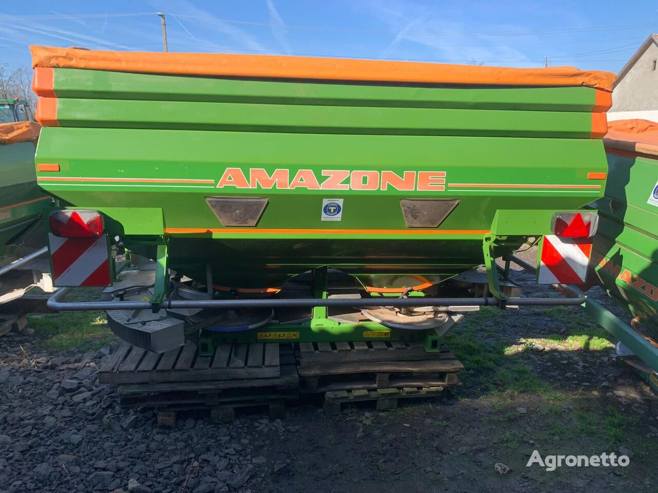 Amazone ZA-M 4200 Ultra profis mounted fertilizer spreader